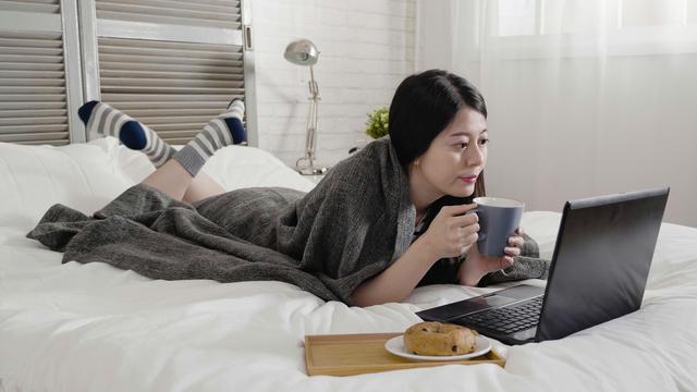 Lebih Dari Sekedar Hiburan, Inilah 4 Dampak Positif dari Hobi Menonton