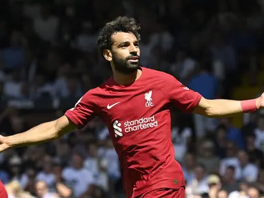 Mohamed Salah menempati daftar teratas sebagai pencetak hat-trick tercepat Liga Champions. Pemain bintang asal Mesir itu hanya butuh waktu 6 menit 12 detik kala Liverpool menghempaskan Rangers 7-1 di fase grup Liga Champions 2022/2023. (AFP/Justin Tallis)