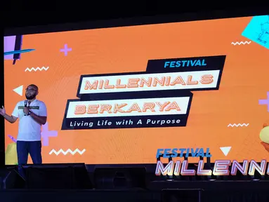 Direktur Pemasaran dan Supply Chain Semen Indonesia Adi Munandir memberi paparan tentang Program Milenials Berkarya Semen Indonesia di Gresik, Jawa Timur, Jumat (23/11). Millennials Berkarya mendapat ide dari 300 kelompok mahasiswa. (Liputan6.com/HO/Eko)