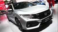 Honda memperluas pilihan mesin untuk konsumen Civic mereka. Kali ini pabrikan Jepang itu menambahkan varian Diesel 1,6 liter (Foto: Autoexpress). 