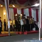 Presiden Joko Widodo (Jokowi) memimpin upacara parade senja di Kementerian Pertahanan (Kemhan), Senin (9/10/2023). (Merdeka.com/Nur Habibie)