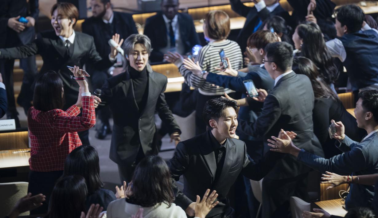 Sesi khusus Forum Pemuda UNESCO mengundang serta 550 penonton dan pendaftaran ditutup lebih awal karena antusiasme fans Seventeen yang membeludak. (AP Photo / Lewis Joly)