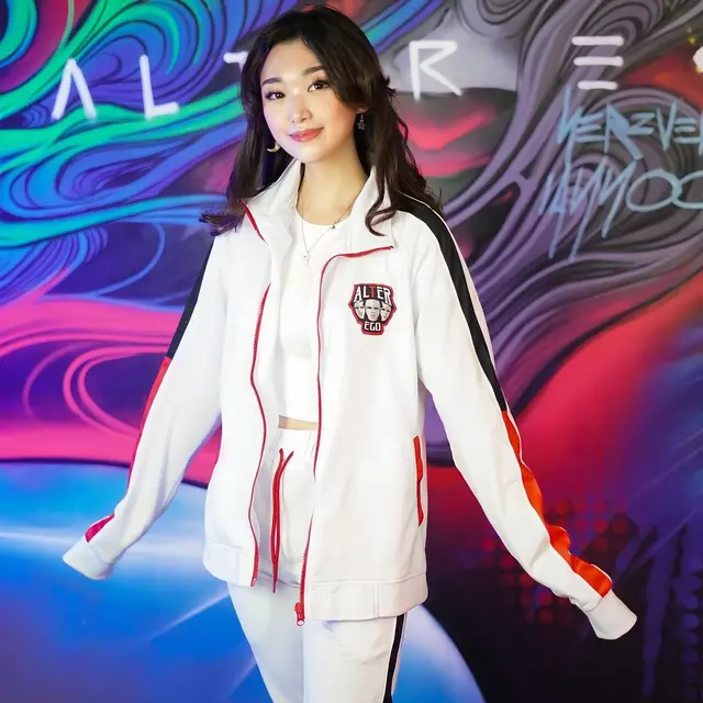 6 Potret Gamers Livy Renata, Pernah Bekerja di Kafe Kini Dikenal Sebagai Crazy Rich