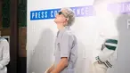 Dalam press conference single terbarunya, Devano Danendra terlihat tampil berbeda. Ia mengubah warna rambutnya menjadi ash grey yang menjadi sorotan banyak netizen. (Liputan6.com/IG/@iamdevano)