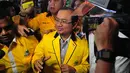 Priyo Budi Santoso datang bersama beberapa anggota Partai Golkar yang hadir dalam munas di Ancol, Jakarta, Senin (8/12/2014). (Liputan6.com/Johan Tallo)