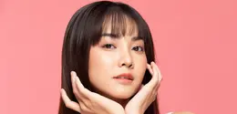 Potret perempuan cantik dengan kondisi kulit yang terhidrasi sempurna. (©220Selfmadestudio/Depositphoto)