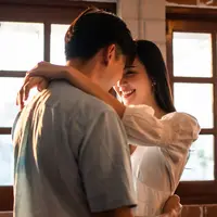 ilustrasi pasangan romantis/Hananeko_Studio/Shutterstock