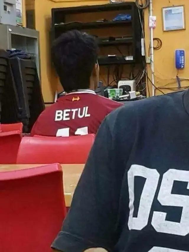 6 Ide Nama Punggung di Jersey Bola Ini Absurd Banget, Enggak Habis Pikir