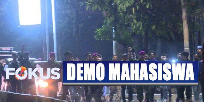 Kala Marinir Bantu Buka Jalan di Lokasi Demo Mahasiswa