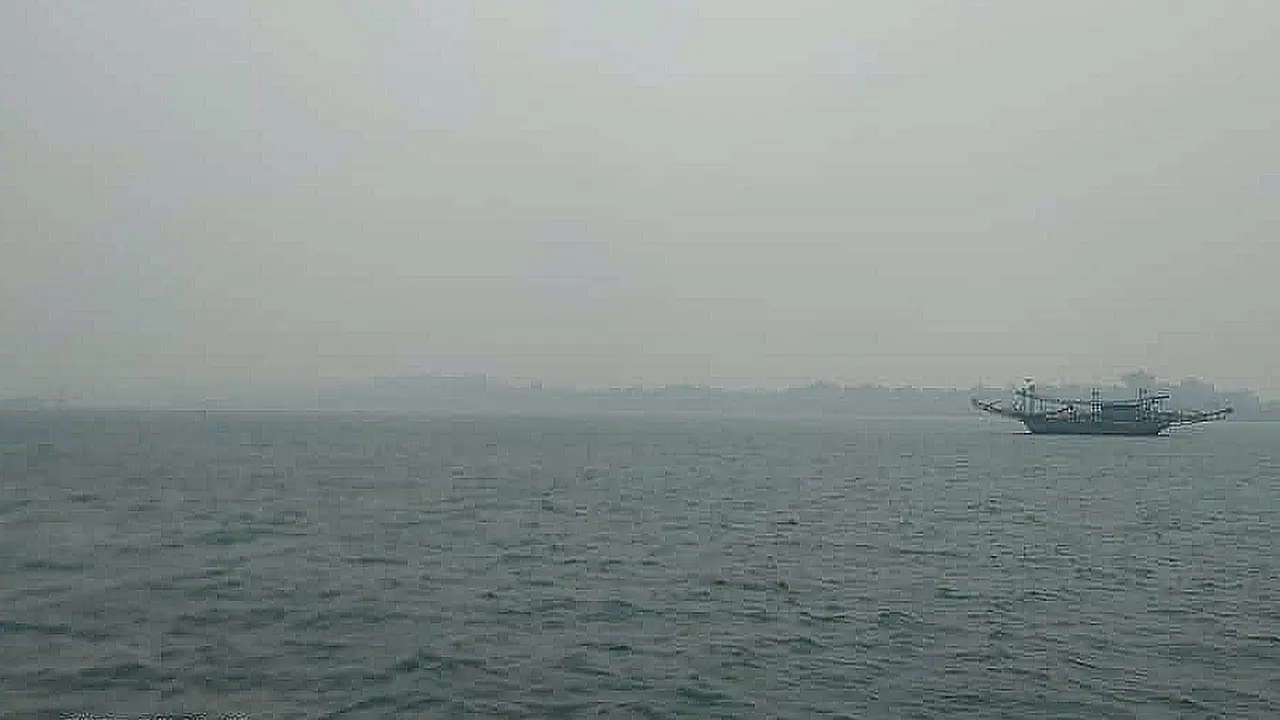 Kabut asap menyelimuti perairan Aceh (Liputan6.com/Rino Abonita)