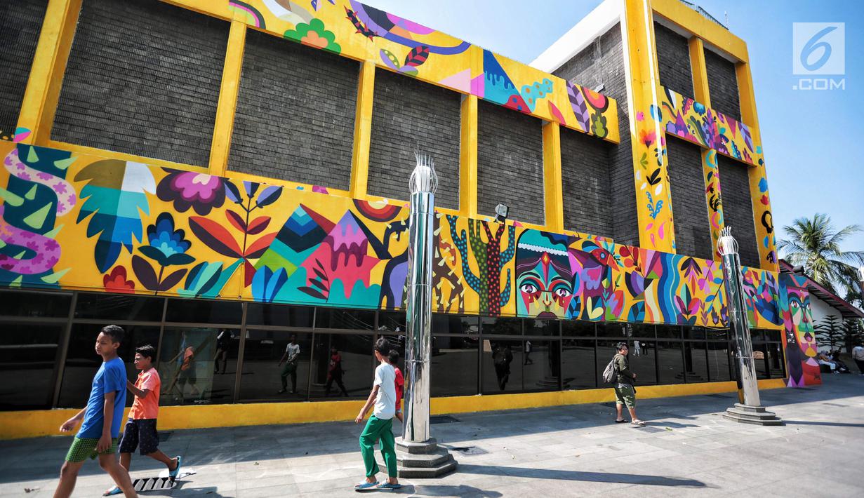 Foto Keren Seniman Kolombia Buat Seni Mural Di Taman
