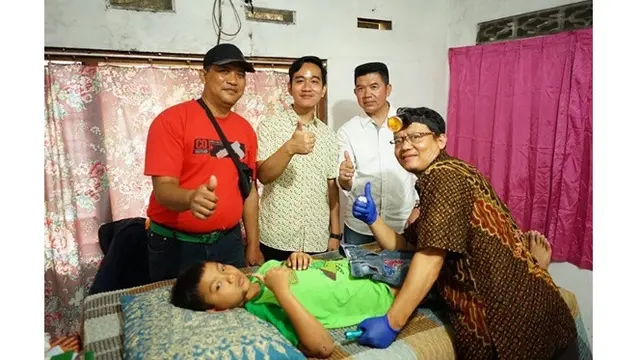 Jadi Calon Wali Kota Solo, Ini 6 Potret Gibran Rakabuming Blusukan ke Masyarakat