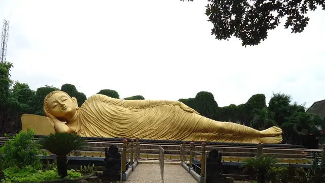 Patung Buddha Tidur Mojokerto