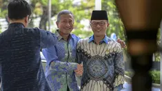 Menteri Luar Negeri Indonesia, Sugiono (kanan), saat menyambut kedatangan Menteri Luar Negeri Singapura, Vivian Balakrishnan, jelang pertemuan mereka di Gedung Kementerian Luar Negeri, Jakarta pada Selasa 12 Mei 2026. Menteri Luar Negeri (Menlu) Republik Indonesia, Sugiono, menerima kunjungan Menlu Singapura, Vivian Balakrishnan di Gedung Pancasila, Kementerian Luar Negeri, Jakarta. (BAY ISMOYO/AFP)