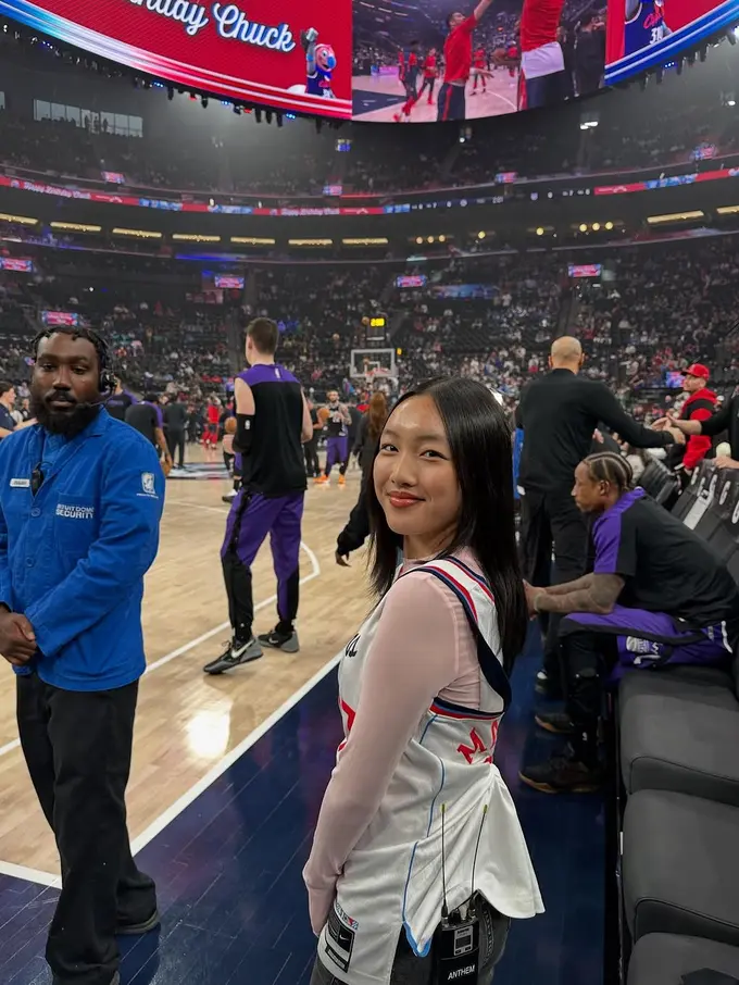 Bikin Bangga! Penyanyi Malea Emma Tampil di Laga NBA dengan Jersey Bertema Kemerdekaan Indonesia