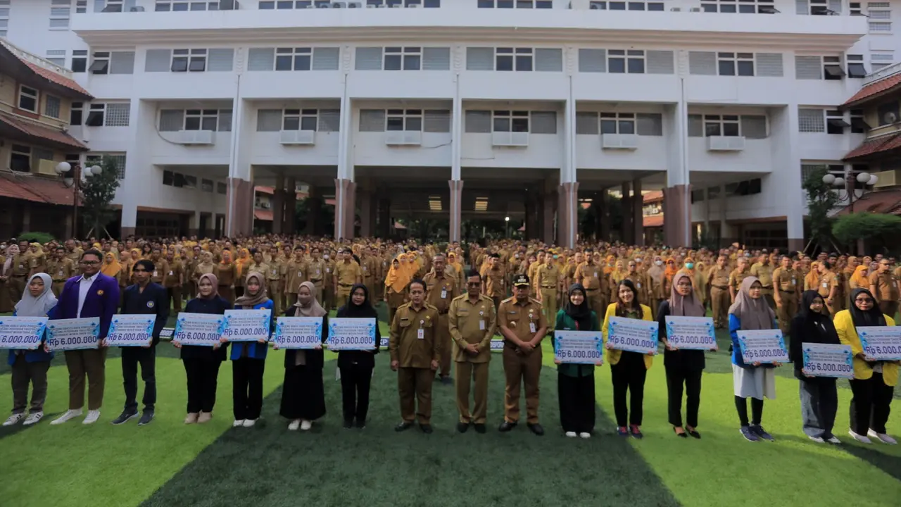Penyerahan Simbolis Bansos Pendidikan di Kota Tangerang