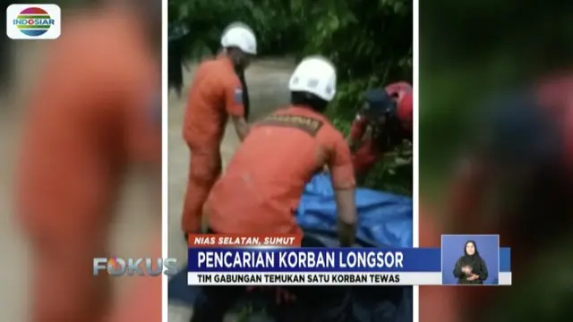 Basarnas dan TNI temukan satu korban yang tertimbun material longsor di Gomo, Nias Selatan, Sumatera Utara.