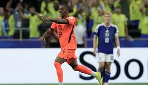 Belanda tidak tinggal diam. Virgil van Dijk dan kawan-kawan menekan pertahanan Blue Samurai dan berhasil unggul lagi lewat gol Crysencio Summerville yang memaksimalkan umpan Ryan Gravenberch pada menit ke-64. (AP Photo/Tony Guttierez)