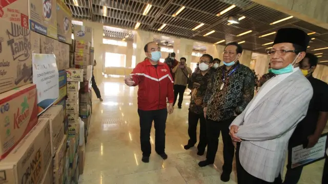 (Kanan : Imam Besar Masjid Istiqlal Nasaruddin Umar, Tengah : Hendra Mulyono (Tahir Foundation), Kiri : Harianus Zebua (Head of Marketing and Corporate Communication OT)