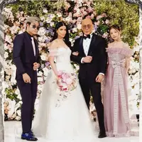 Nada Tarina Putri, anak angkat Deddy Corbuzier ikut mendampingi sang ayah di hari pernikahannya dengan Sabrina Chairunnisa. Penampilan ballerina itu dipuji cantik mirip sang ibu sambung. (Instagram/nada_tarina_putri).