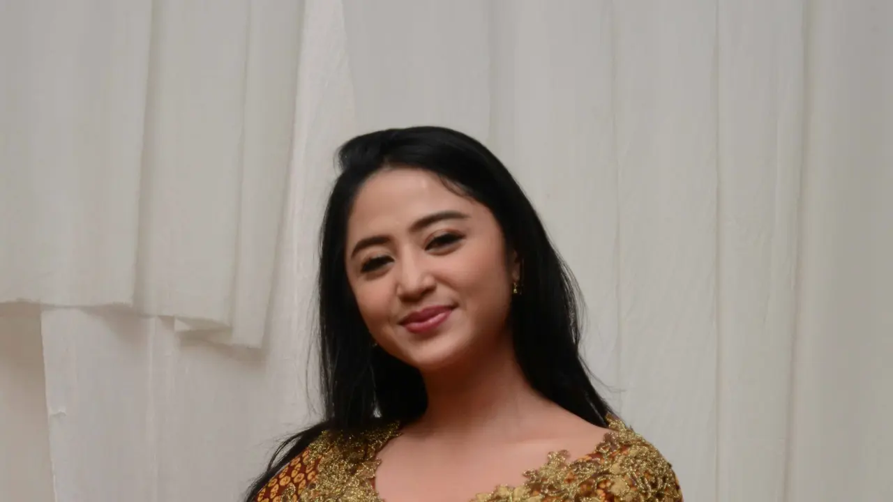 [Bintang] Dewi Perssik