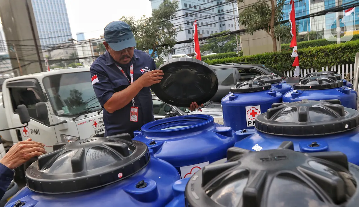 “Kami akan fokus di wilayah terdampak kekeringan, seperti wilayah Jawa, Bali, Nusa Tenggara, Sumatera, dan Kalimantan. Dengan dua fokus untuk membantu kekeringan dan kebakaran hutan,” kata Jusuf Kalla. (Liputan6.com/Angga Yuniar)