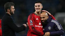 Hasil ini membuat skuad asuhan Michael Carrick naik ke peringkat keempat klasemen sementara dengan koleksi 48 poin. (AFP/Paul Ellis)