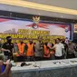 Polisi tangkap 5 bandar narkoba modus tempel di Makassar (Liputan6.com/Fauzan)