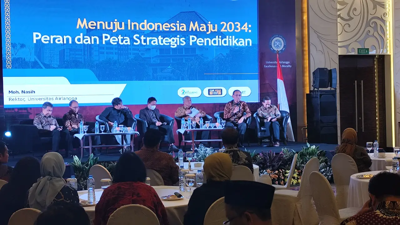 diskusi bertajuk 'Gagasan Unair Menuju Indonesia Maju 2024' di Hotel JS Luwansa, Jakarta pada Selasa (14/5/2024).
