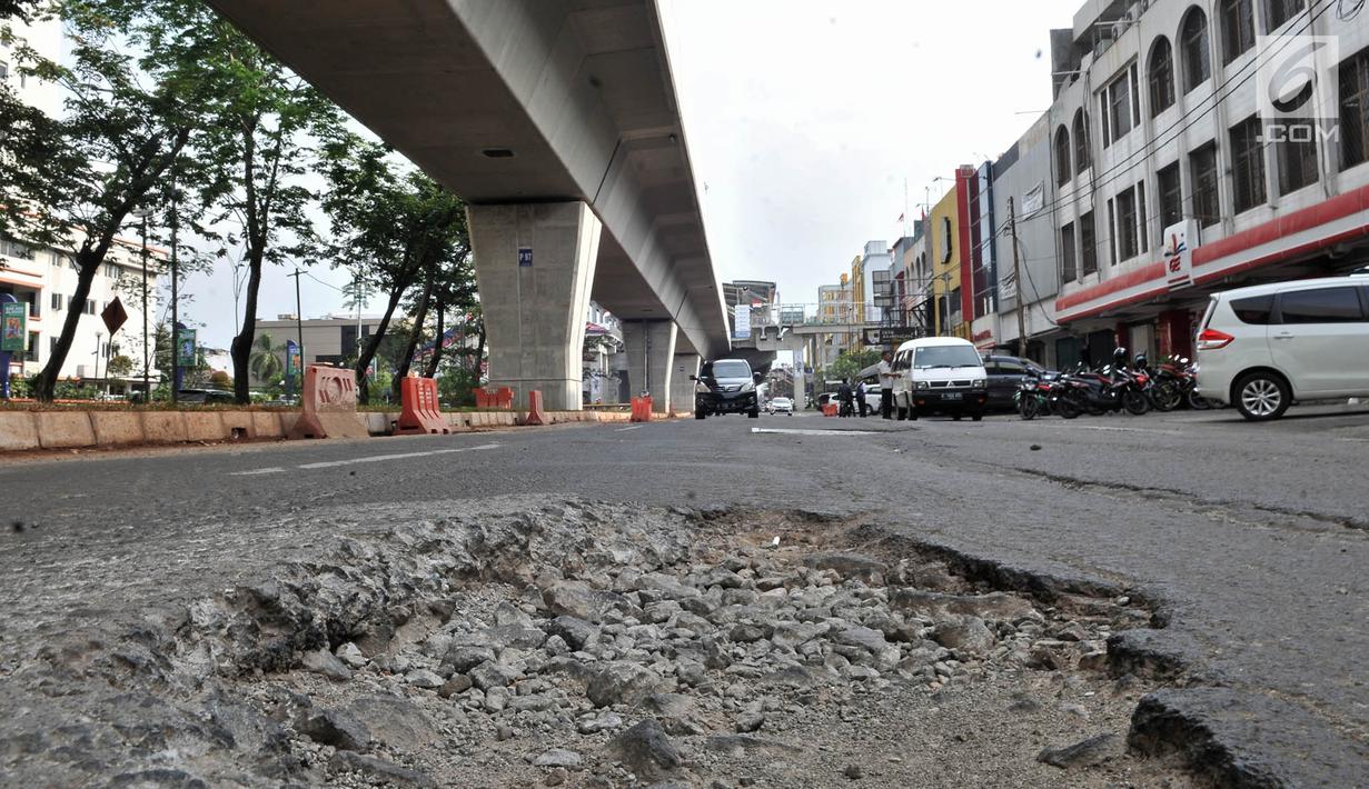 FOTO Jalan Rusak Di Kelapa Gading Yang Tak Kunjung Diperbaiki Foto 