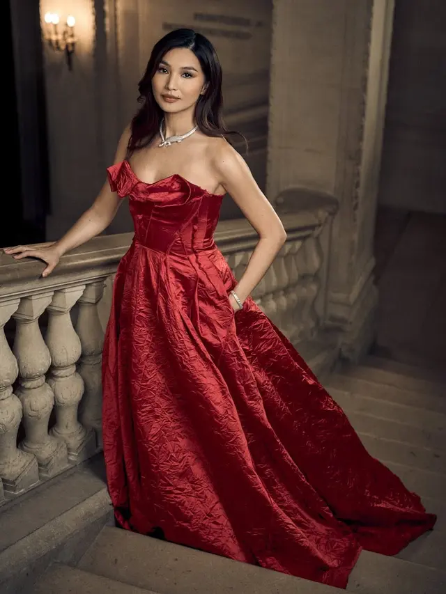 Adu Gaya Artis Pakai Perhiasan Cartier di Grand Diner du Louvre, Jisoo BLACKPINK hingga Gemma Chan