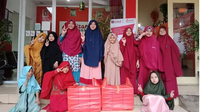 Sedekah Jumat ke salah satu yayasan di Cinere/Flofrozenfood.