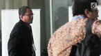 Sekretaris Menteri (Sesmen) BUMN, Imam Apriyanto Putro memenuhi panggilan penyidik KPK di Jakarta, Kamis (1/11). Imam diperiksa sebagai saksi dalam kasus dugaan korupsi komisi kegiatan fiktif agen PT Asuransi Jasindo. (Merdeka.com/Dwi Narwoko)