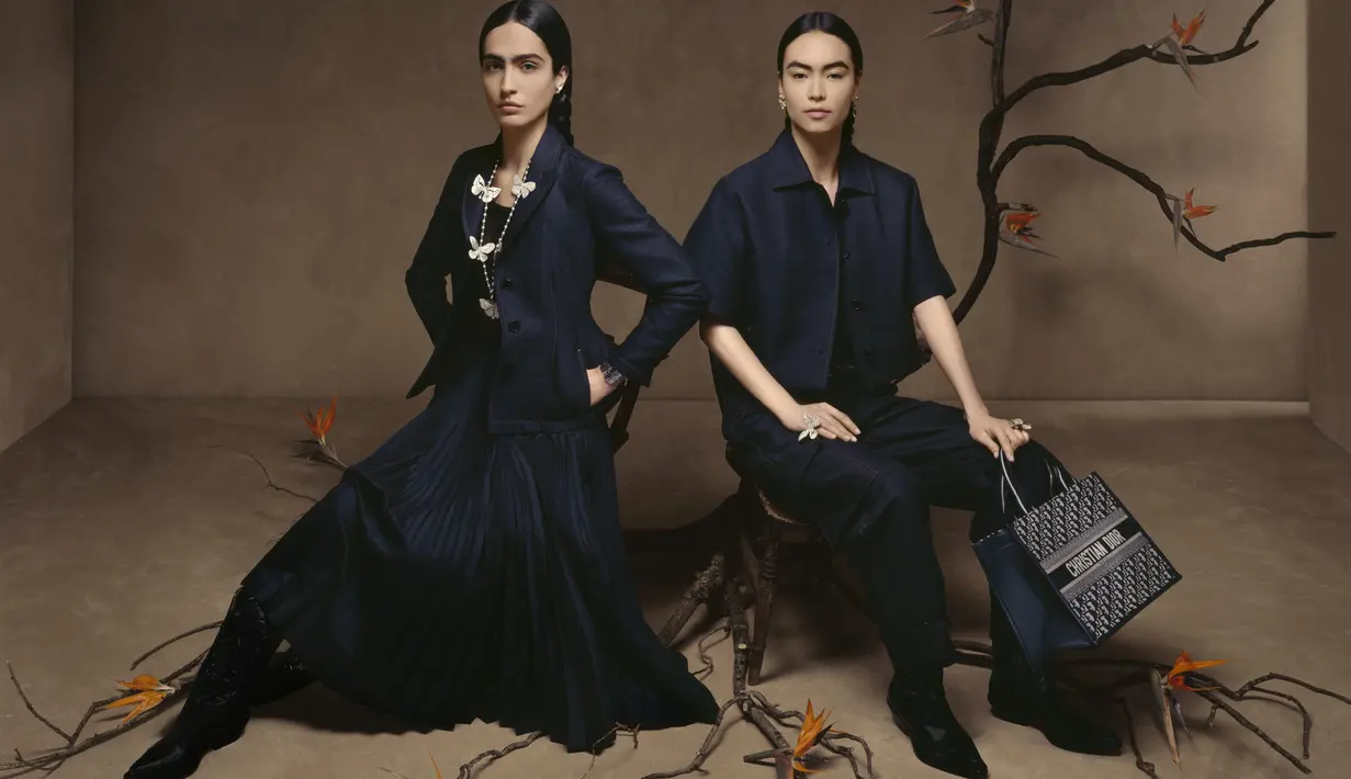 Foto-foto kampanye koleksi ini diabadikan oleh Tina Modotti, dengan latar pemandangan alam dan masyarakat Meksiko. [Foto: Document/Dior Cruise]