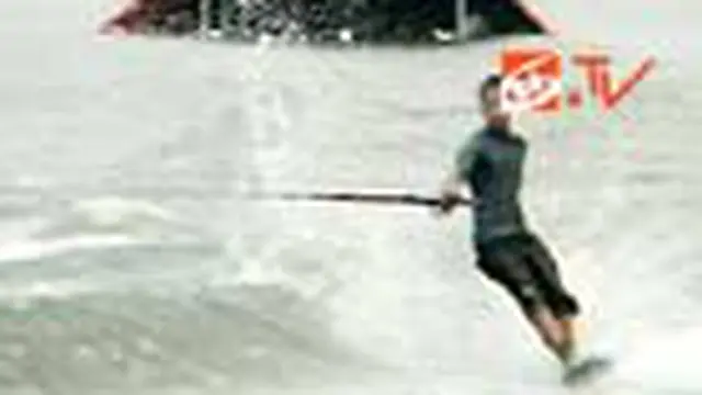 Hiburan Ski Air di Danau Sunter