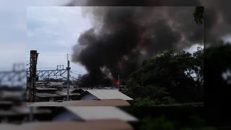 Kebakaran di Kampung Bandan, 24 Mobil Damkar Diterjunkan