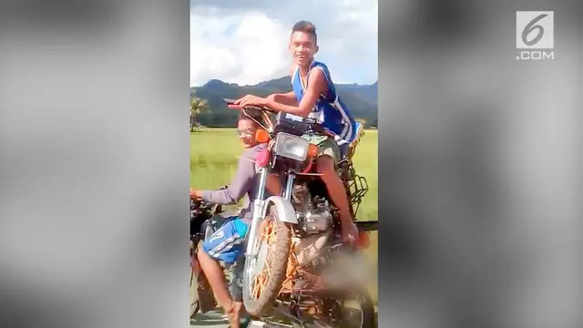 VIDEO: Pria ini Naik Motor di Atas Motor, Kok Bisa?