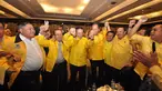 Agung Laksono (tengah) terpilih sebagai Ketua Umum Partai Golkar pada Munas di Ancol, Jakarta, Senin (8/12/2014). (Liputan6.com/Miftahul Hayat)
