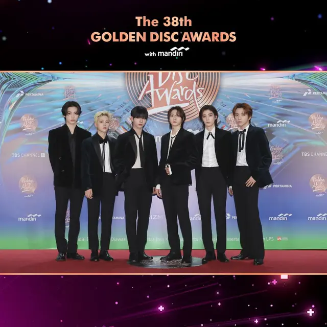 13 Potret Busana Artis K-Pop di Red Carpet Golden Disk Award 2024 Jakarta, NewJeans, LE SSERAFIM, hingga IVE