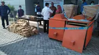 Jelang pergantian tahun 2018, Badan Narkotika Provinsi (BNP) Banten berhasil menggagalkan pengiriman ganja di dalam mesin penggiling kopi. (Liputan6.com/ Yandhi Deslatama)