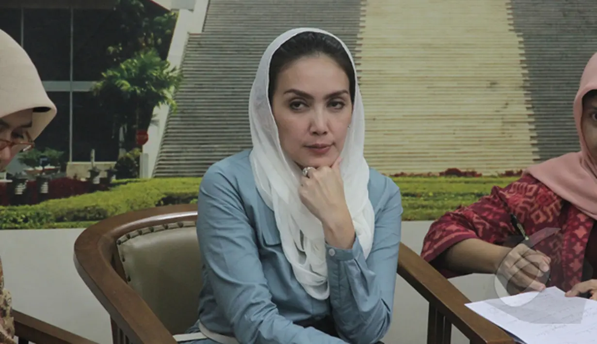 Rieke Dyah Pitaloka saat menghadiri konfrensi pers, Jakarta, Jum'at (13/02/2105). mendesak DPR dan DPD untuk mengakomodir RUU Kekerasan Terhadap Perempuan masuk dalam Program Legislasi Nasional (Prolegnas).  (Liputan6.com/Andrian M Tunay)