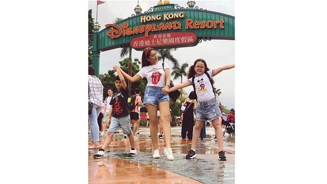 7 Gaya Tata Janeeta dan Kedua Anaknya, Kompak Banget