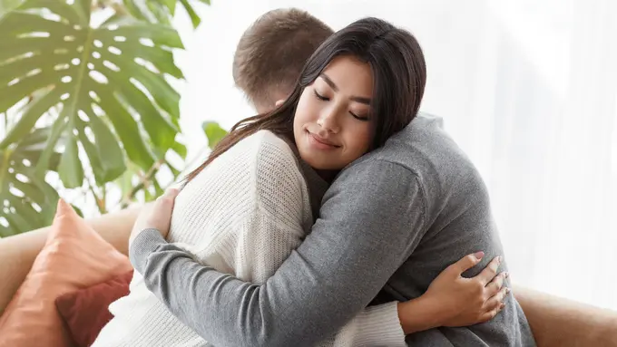 perempuan dan pasangan oktober membuat bahagia