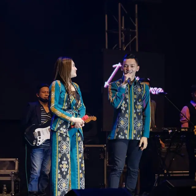 Dikabarkan menikah, Ini 6 Momen Manis Nella Kharisma dan Dory Harsa di Atas Panggung