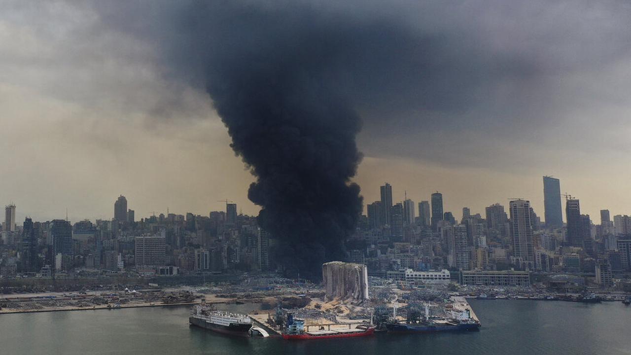 FOTO: Kebakaran Hebat Melanda Lokasi Ledakan Beirut