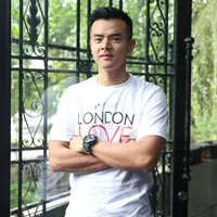 "Sulit cari toilet. Kafe-kafe enggak semua menyediakan toilet. Akhirnya gue mojok-mojok saja sendirian," aku Dion Wiyoko saat peluncuran triller film 'London Love Story' di kawasan SBD, Jakarta Pusat, Kamis (13/1/2016). (Andy Masela/Bintang.com)