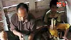 Kemiskinan dan cacat fisik tak membuat keluarga Rustam dan Tari di Polewali Mandar, Sulawesi Barat, berpangku tangan atau menggantungkan hidup pada orang lain. 