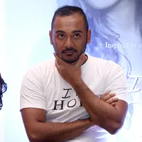 Aktor Ario Bayu mencoba memberanikan diri untuk menyumbangkan suaranya di film ‘I am Hope’. Suara Ario Bayu akan mengisi soundtrack film yang mengisahkan tentang perjuangan penderita penyakit kanker ini. (Andy Masela/Bintang.com)