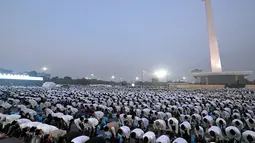Doa Enam Agama Bergema di Monas, 100 Ribu Jemaah Hadir