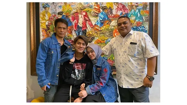 7 Potret Pertemuan Keluarga Lesty Kejora dan Rizky Billar, Penuh Kehangatan